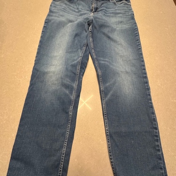 Men's Banana Republic Athletic Tapered Fit 38x32 Medium Wash Jeans - Picture 2 of 8